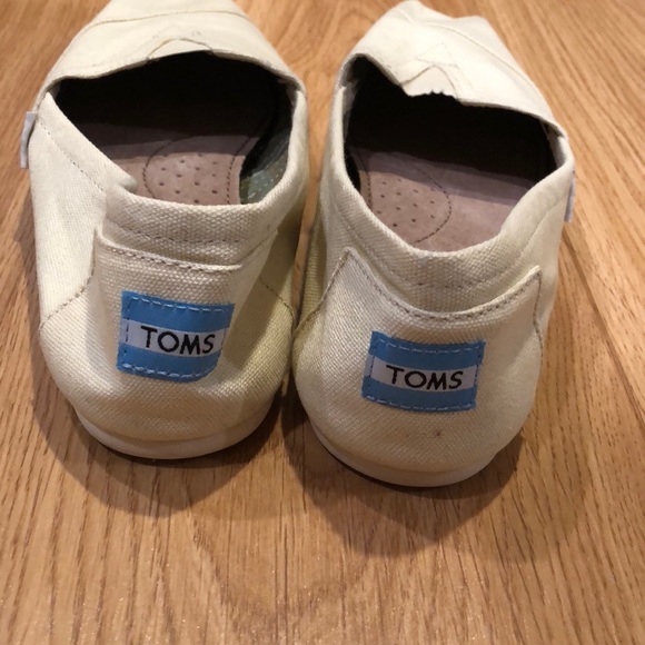 Toms - Picture 3 of 4